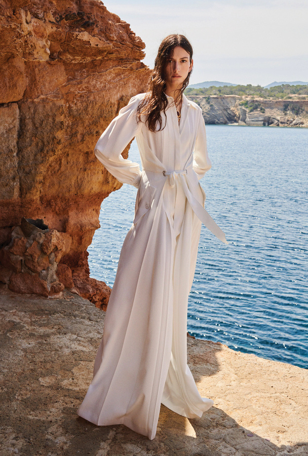 تأهبي لإجازة شتوية مع قائمة أفكار لارتداء أزياء تبعًا لوجهة سفرك المفضلة في 2023