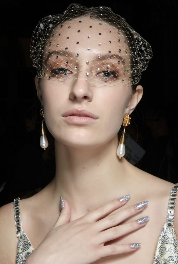 يديك جافة ومتشققة؟ إليك أفضل الكريمات الطبيعية لتنعيمها