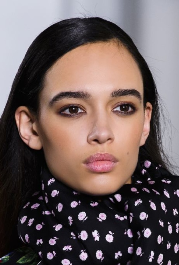 الكُحل الإثمد الأسود رفيق المرأة العربية عبر العصور... إليك قصته وفوائده