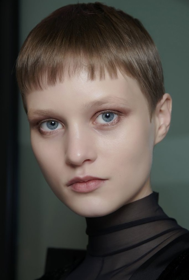 علاجات مجرّبة للبشرة للتخلص من البقع الداكنة وآثار حب الشباب