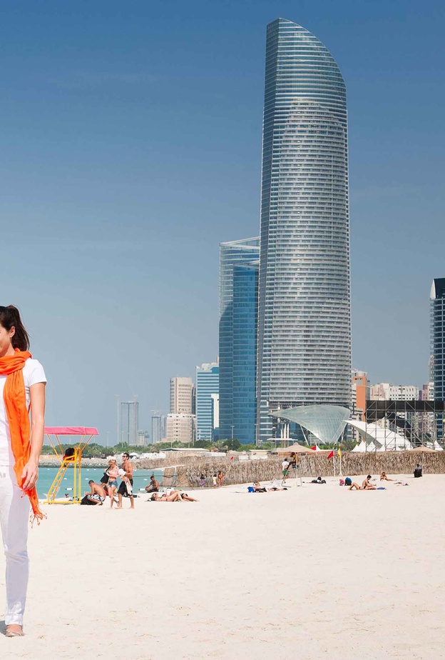 أبوظبي والتي تتمتع بجميع المقومات التي تجعلها وجهة سياحية مثالية لقضاء أجازة شتوية رائعة