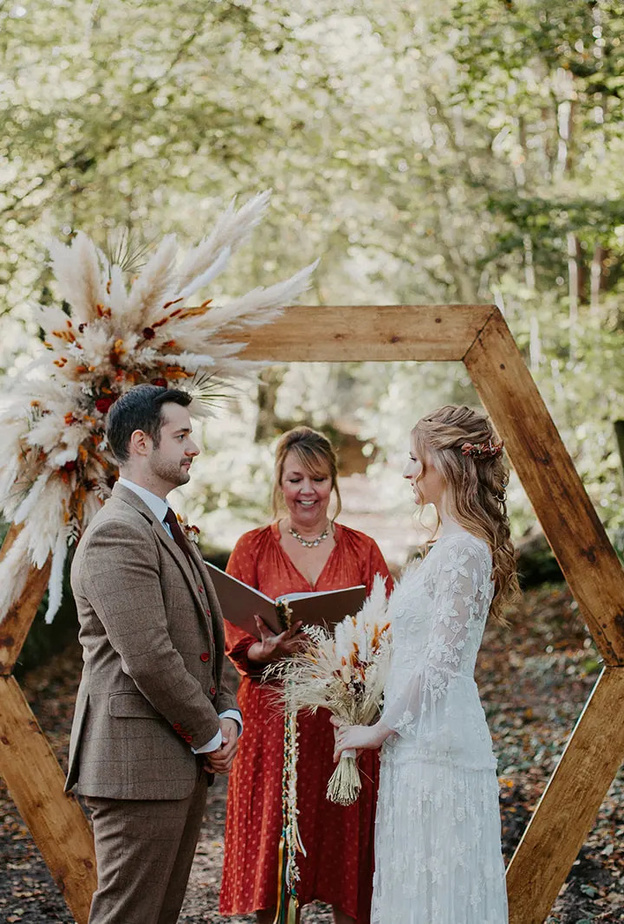 أفكار رائعة لحفلات الزفاف البوهيمية الأنيقة بثيم الغابات