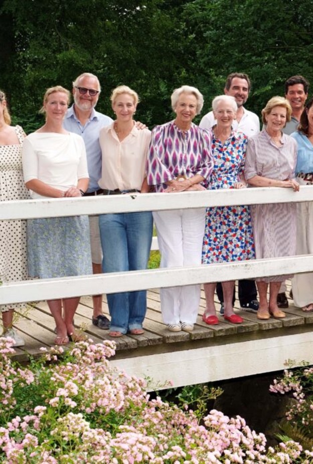 أهم الروابط والصلات التي جمعت بين قسطنطين آخر ملوك اليونان وبين العائلات الملكية الأوروبية