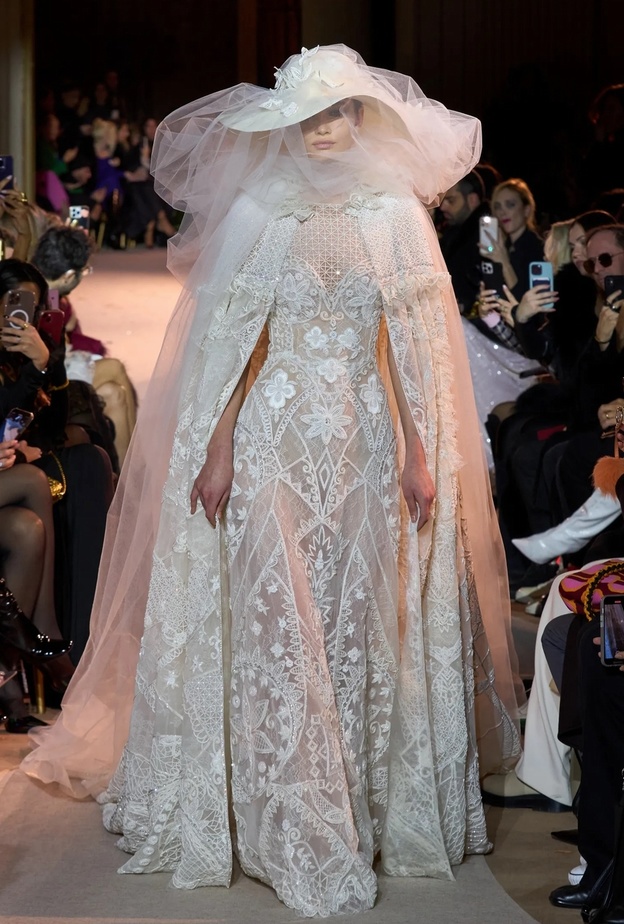 ​​​​​​​صيحات متنوعة لفساتين الزفاف من أسبوع الموضة الباريسي للهوت كوتور