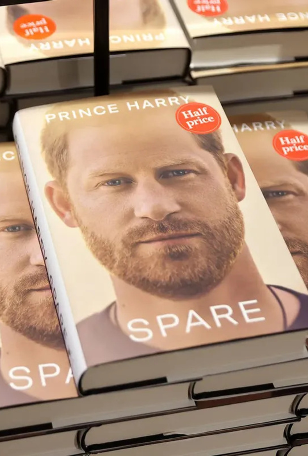 الأمير هاري يكشف عن أقرب أفراد عائلته إليه في كتابه الجديد