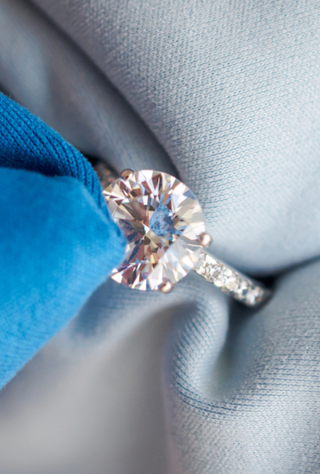 نصائح تنظيف خاتم الألماس.. لعروس 2023