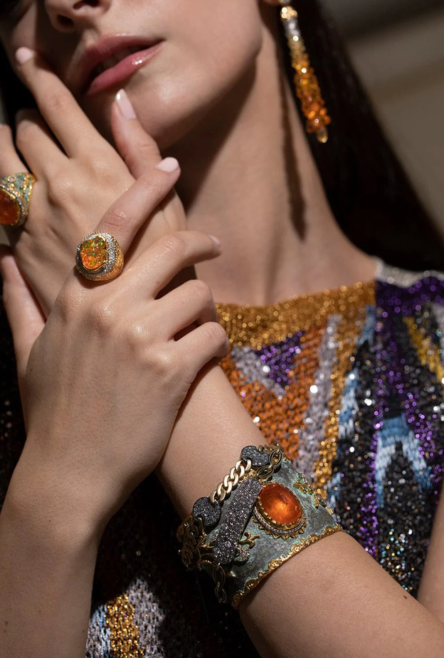 من موقع VELYAN مجوهرات احجار كريمة