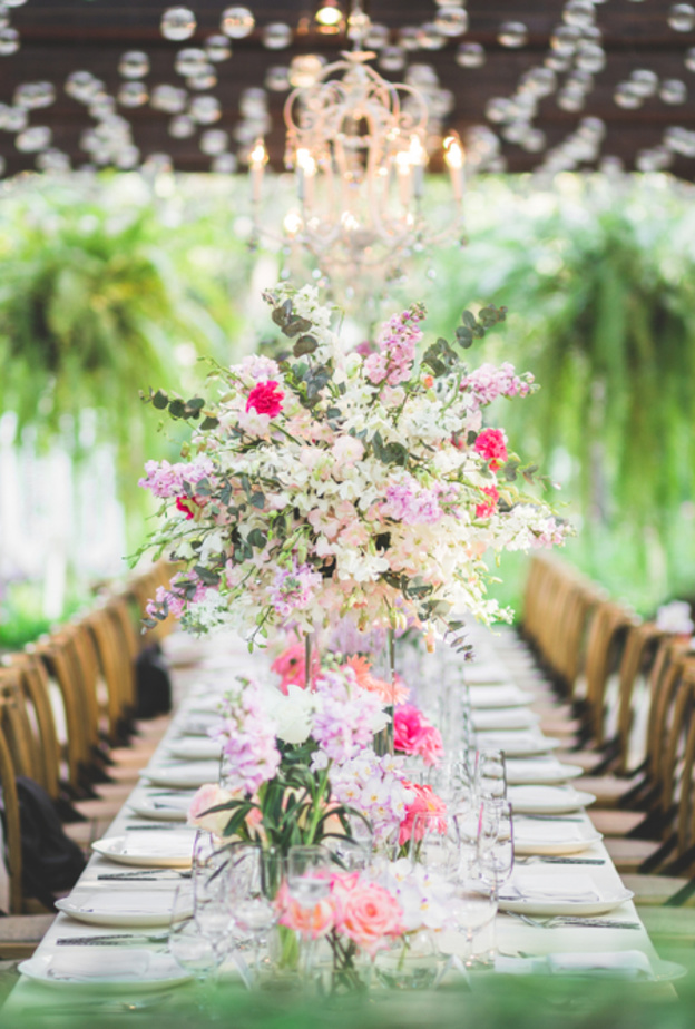 الطالاوت الطويلة تزيد حفل الزفاف أناقة 