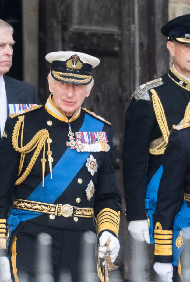 الملك تشارلز يمنع الأمير أندرو من الدخول إلى قصر باكنغهام؟