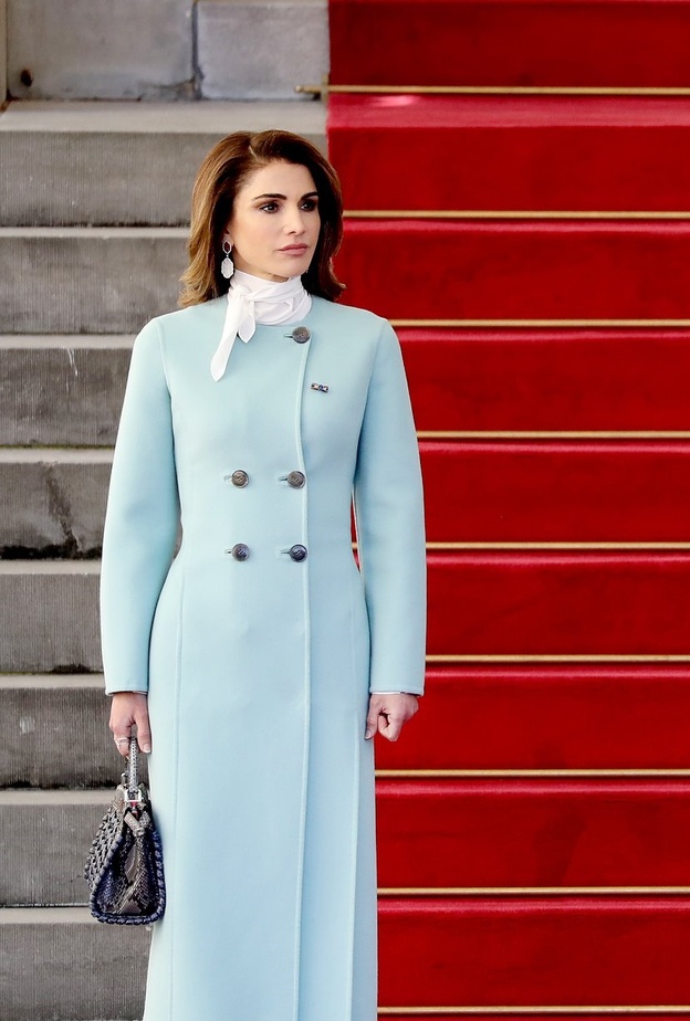 معاطف فاخرة ولا تزول إختارتها الأميرات والملكات