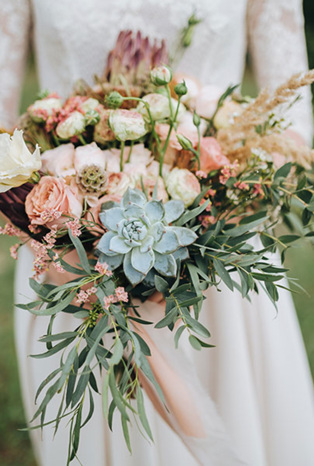 باقة العروس بالنباتات العصارية أشهر تقليعات حفلات الزفاف