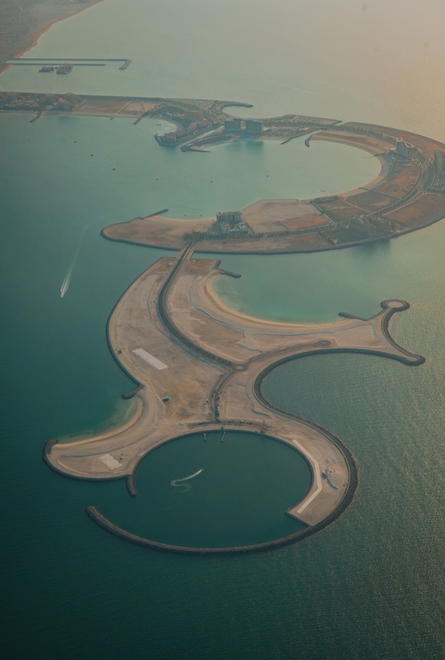 كيف تستمتعين في جزيرة المرجان.. تجارب فاخرة بانتظار عشاق الاسترخاء بالإمارات