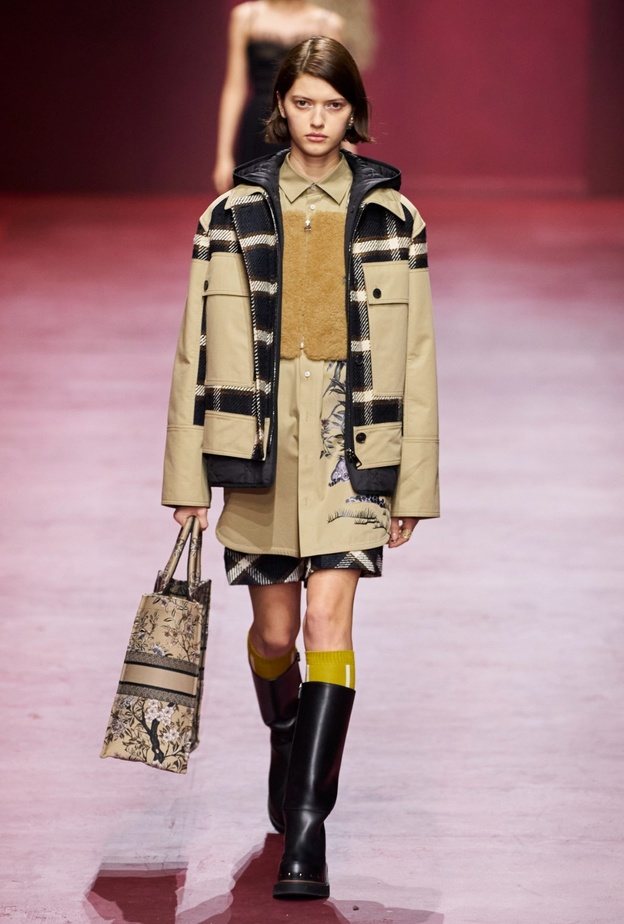 5 صيحات جزمات شتوية من مجموعات خريف وشتاء 2022