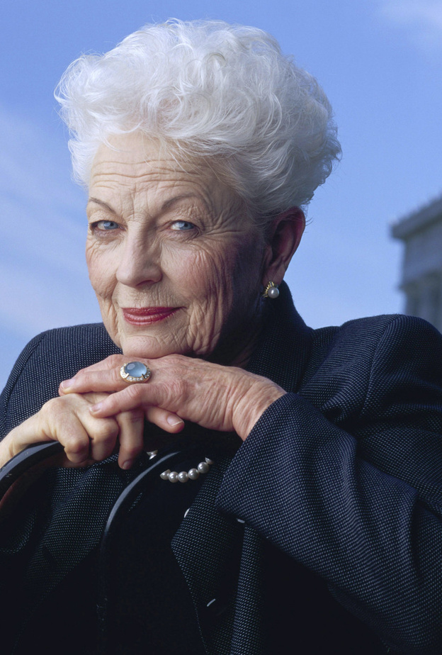 دام (السيدة النبيلة) آن ريتشاردز Anne Richards، الرئيس التنفيذي لشركة فيديليتي إنترناشونال