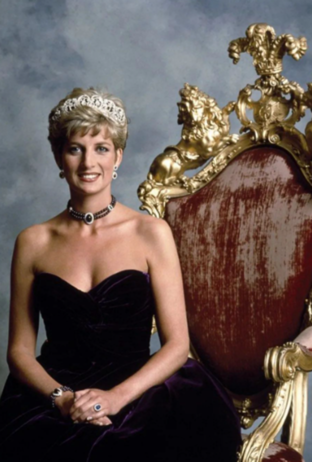 بعد 30 عاما.. فستان الأميرة ديانا المخملي في مزاد علني