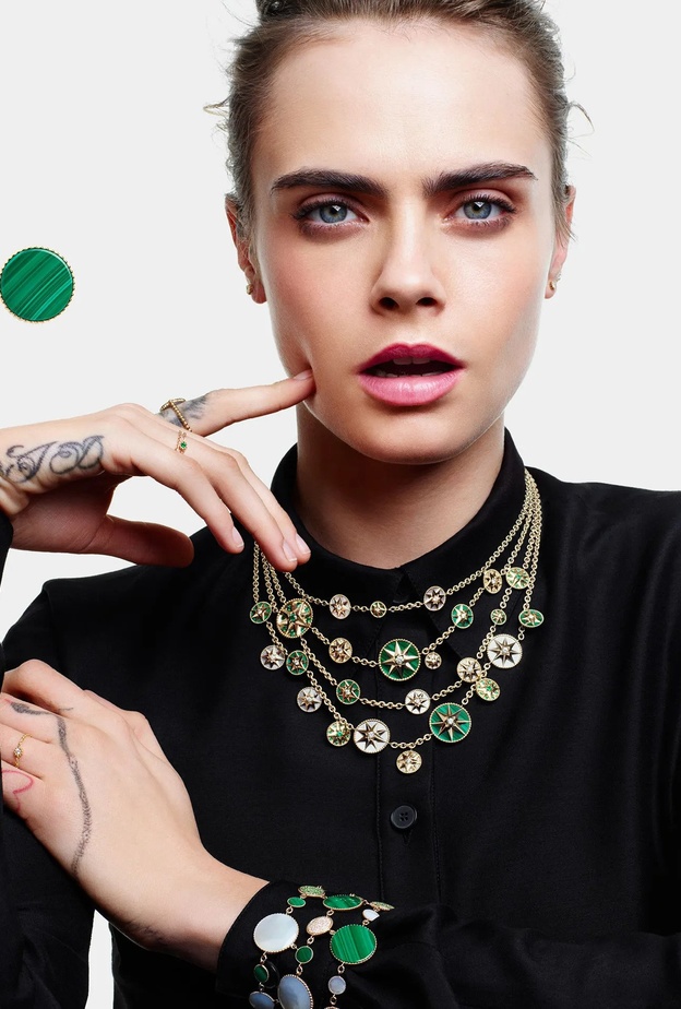 سحر الفخامة في رأس السنة 2023 بموديلات أساور جذابة عصرية