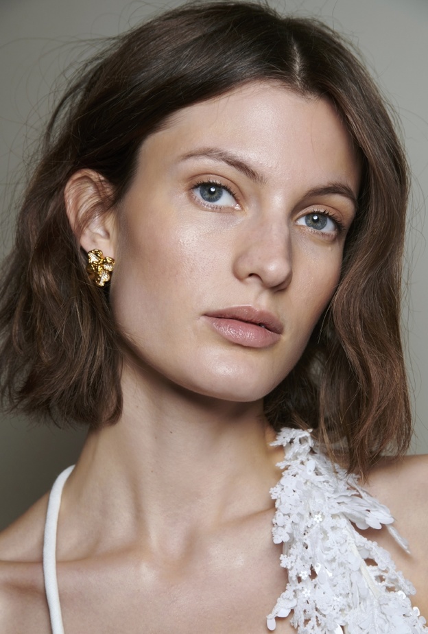 تقنيات تجميلية لتجديد شباب الوجه