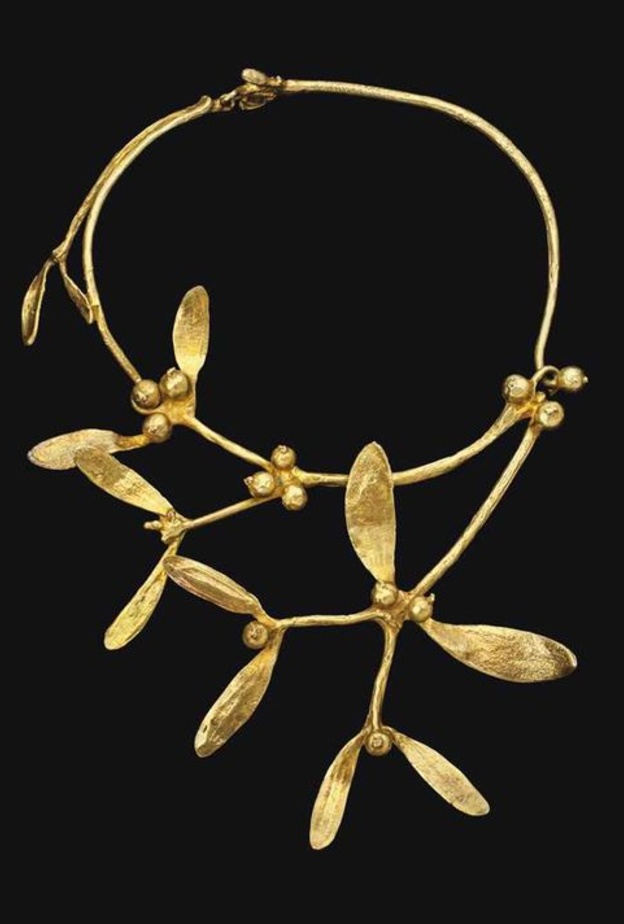 عقد الهدال المذهّب، كلود لالان، 1985