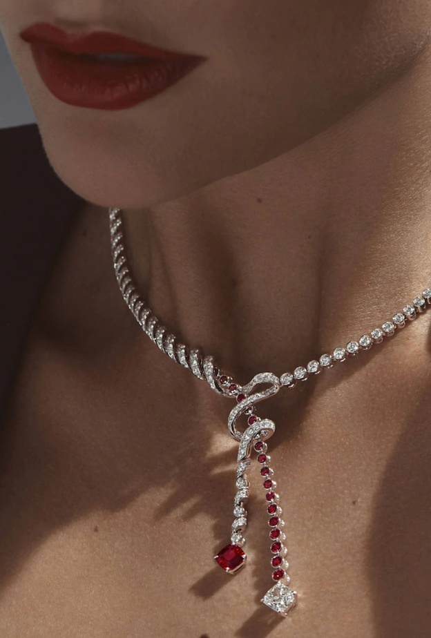 عقد Torsade de Chaumet المرصع بالروبي والألماس من شوميه Chaumet