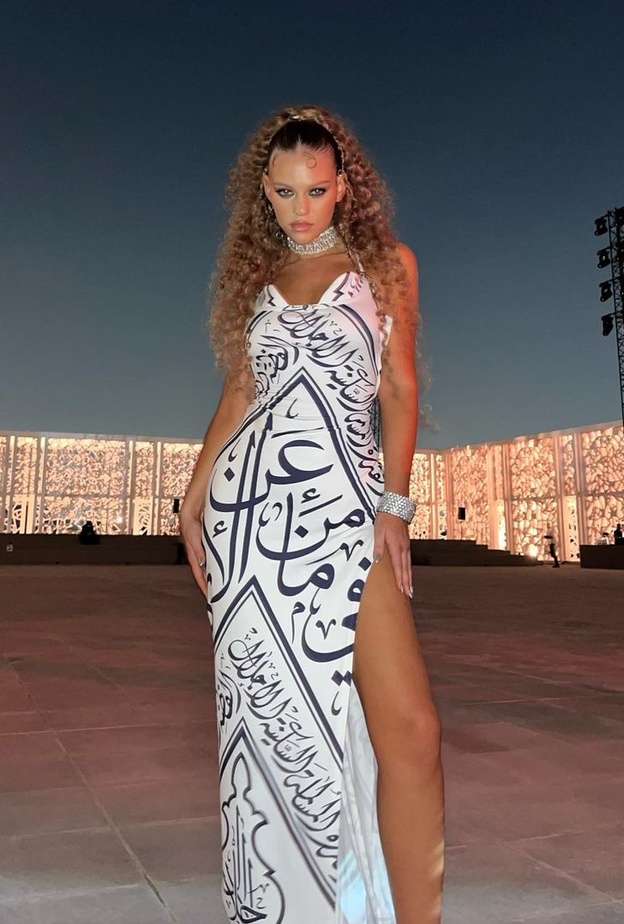 إطلالات إليانا العصرية والشبابية جعلتها النجمة الأمثل لمهرجان كوتشيلا