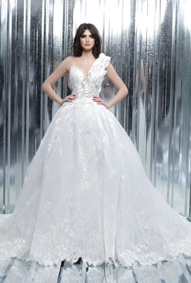 فستان زفاف للمصمم طوني شعيا