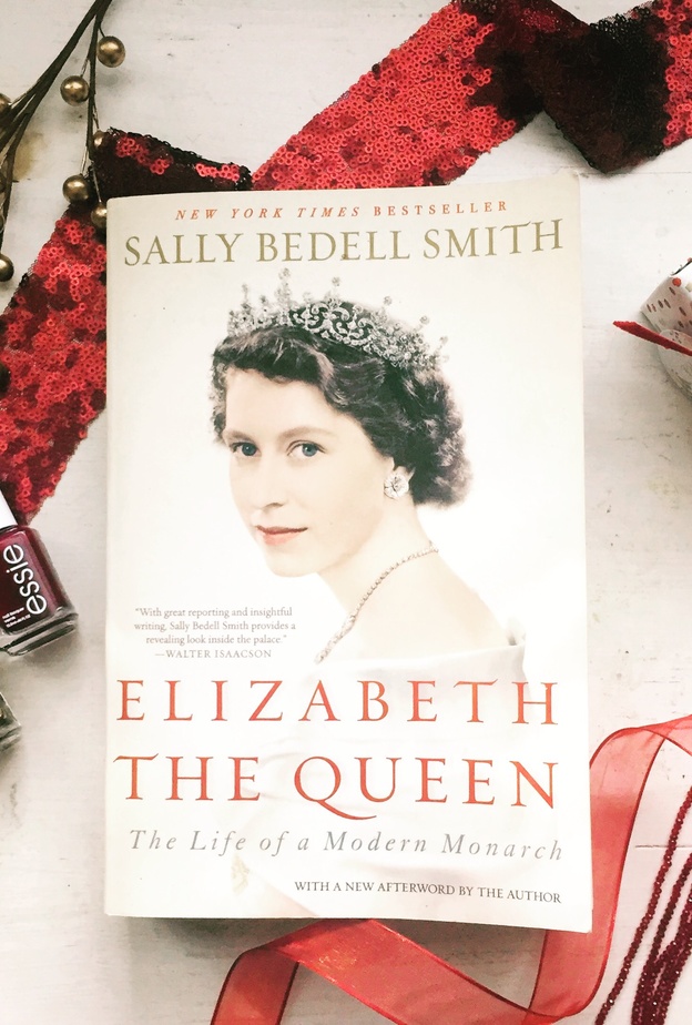 كتاب Elizabeth the Queen The Life of a Modern Monarch (إليزابيث الملكة حياة ملكة معاصرة) لسالي بيدل سميث Sally Bedell Smith