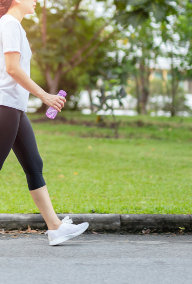 كم عدد الخطوات المناسبة للمشي يومياً لحرق الدهون وانقاص الوزن