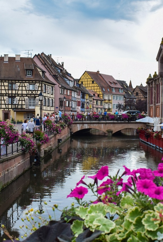 أجمل وجهات رومانسية في فرنسا لعطلة عيد الحب 2023