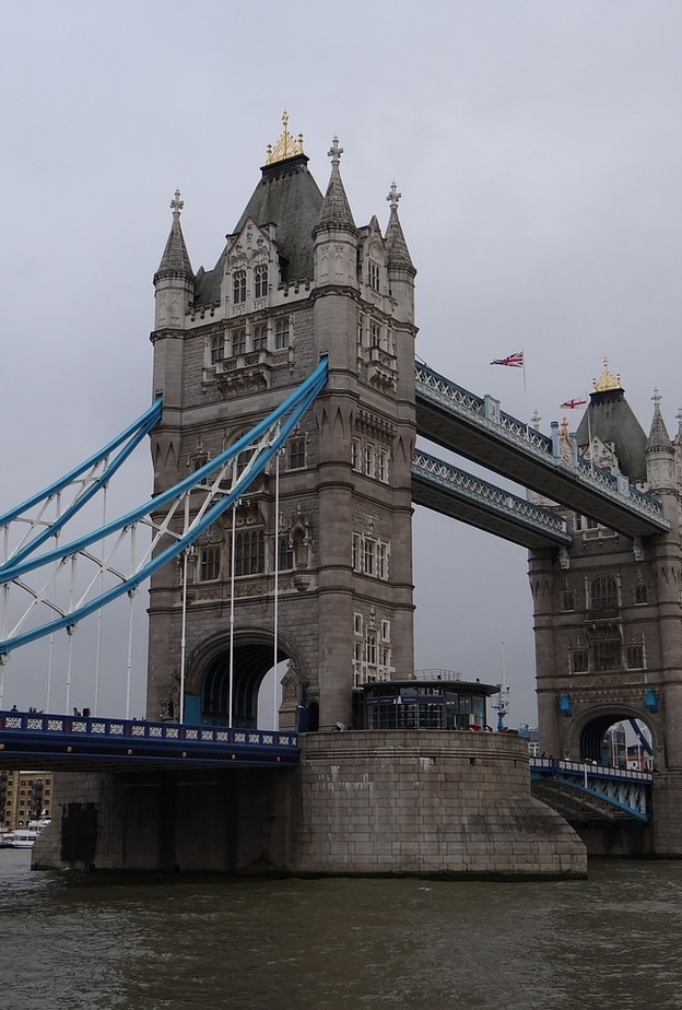 لندن متألقة بأجمل الوجهات السياحية بواسطة  Aleviva-Medien