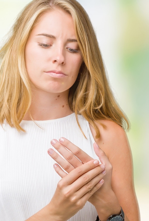 ما هي أعراض التهابات المفاصل عند النساء