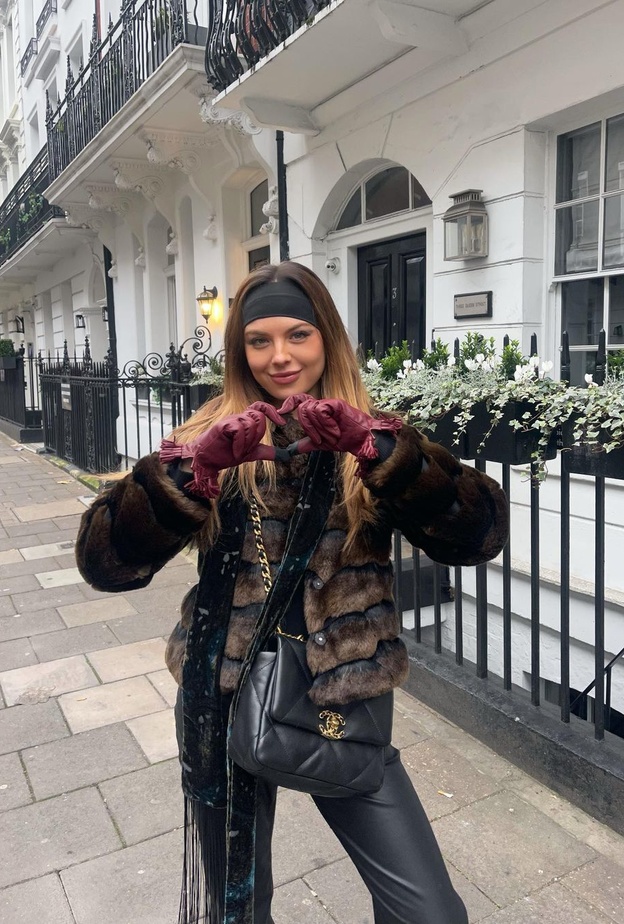 إطلالات كاجوال تليق بالصبايا لشتاء 2023 على خطى ملكات جمال لبنان