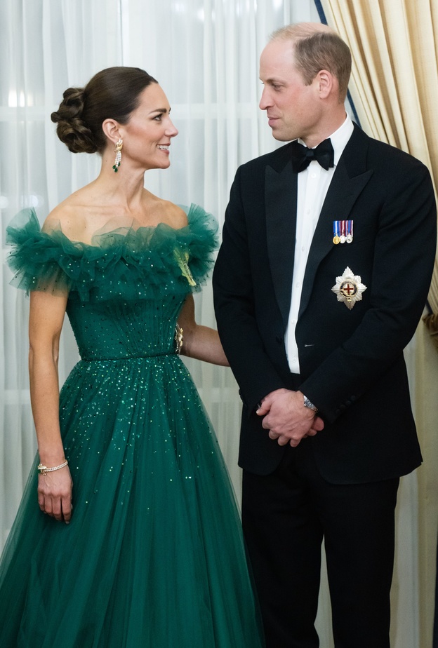 مناسبات ظهر فيها أمير وأميرة ويلز وهما يستخدمان إيماءات متشابهة