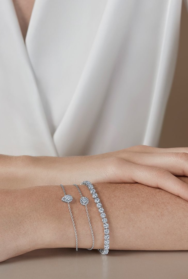 موديلات أساور التنس تضيء سهرات يناير الراقية