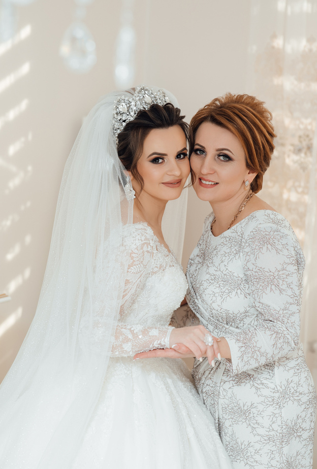 هناك العديد من الطرق التي تشارك فيها والدتي العروسين في يوم العرس والتخطيط لحفل الزفاف