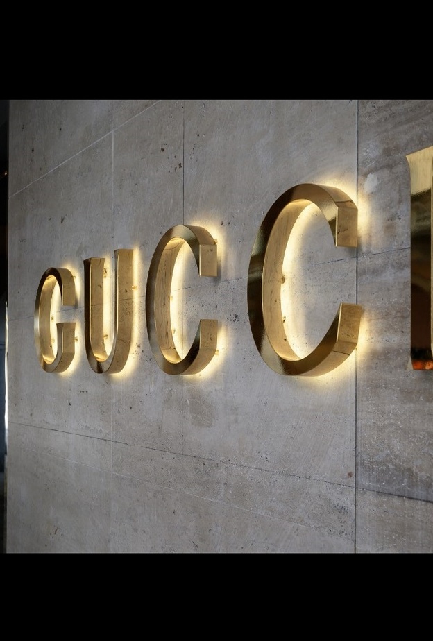 مهام واضحة وإرث ضخم.. من هو ساباتو دي سارنو المدير الإبداعي الجديد لدار GUCCI