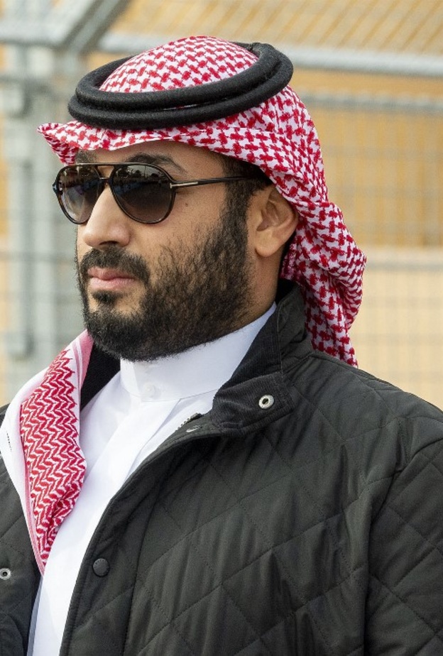 إطلالة ولي العهد السعودي تحتلّ الترند وارتفاع الطلب على الجاكيت