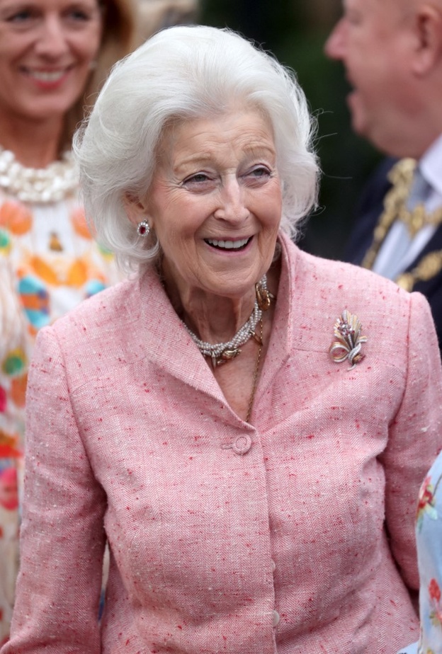 بعمر الـ 80..  أبناء عم الملكة إليزابيث يعملون بدوام كامل 