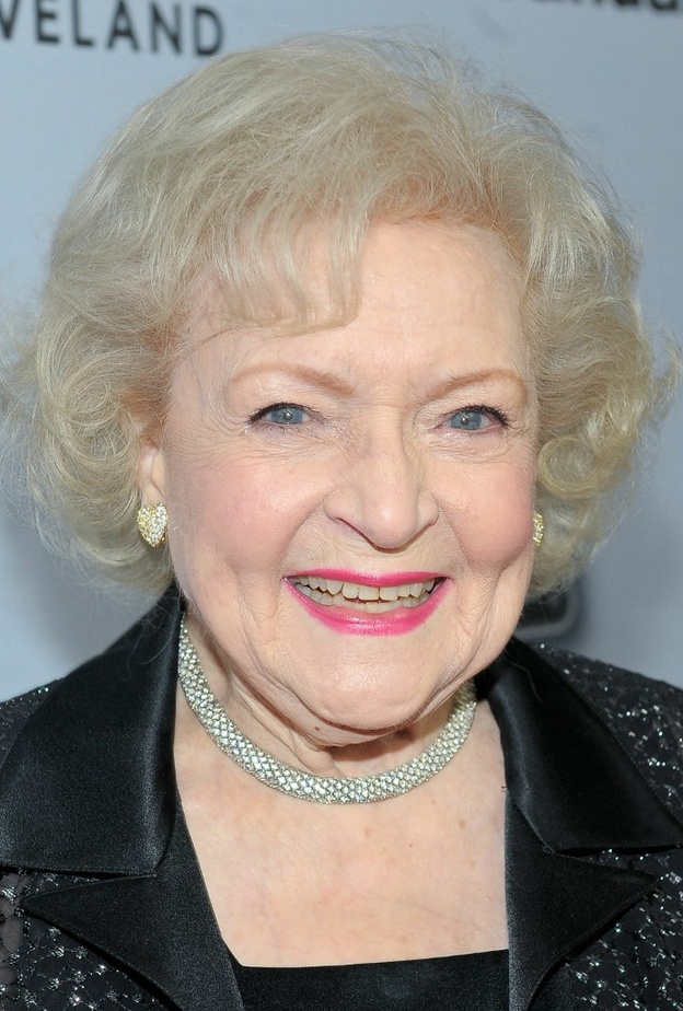  أجمل مجوهرات "الفتاة الذهبية" بيتي وايت Betty White
