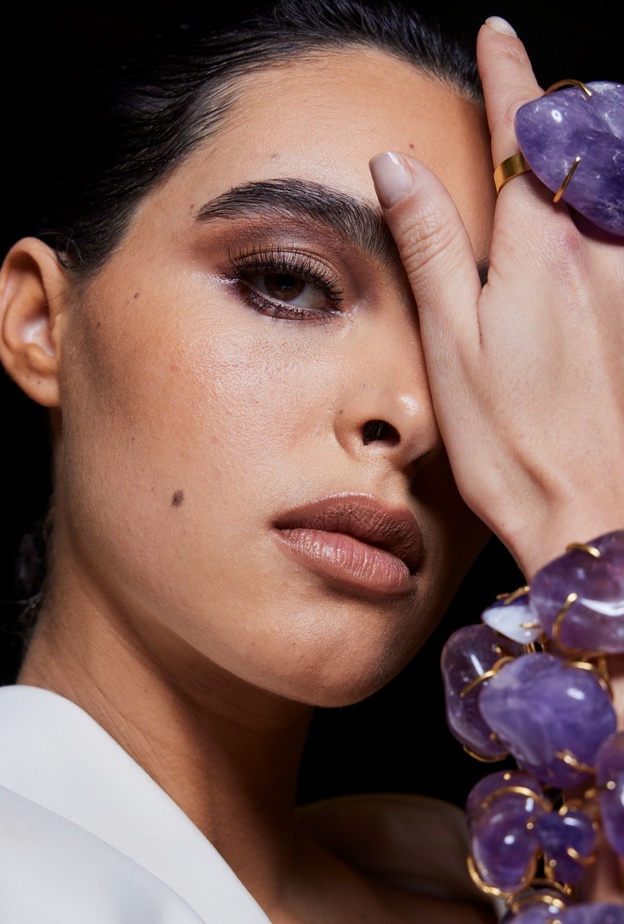 إطلالات جمالية لفتت الأنظار في كواليس عروض الهوت كوتور في باريس 2023