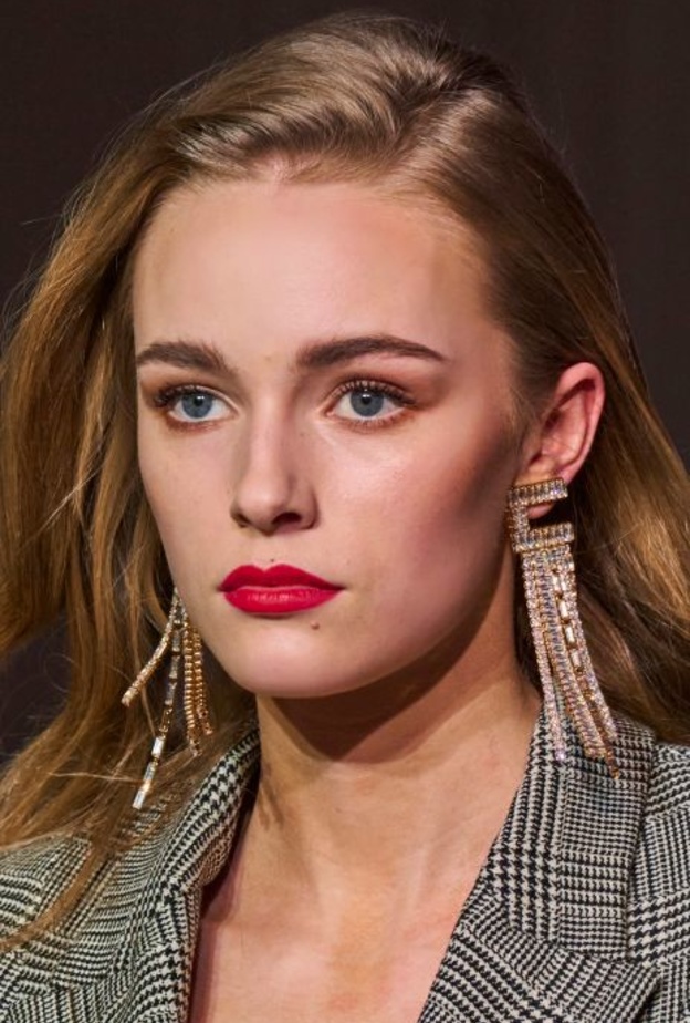 تطبيق البلاشر اللماع لوجهك الدائري من وحي Elisabetta Franchi