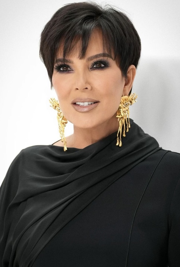 تطور المكياج السموكي الأسود عبر السنوات مع كريس جينير وطرق مميزة لتطبيقه بشكل لا يفنى