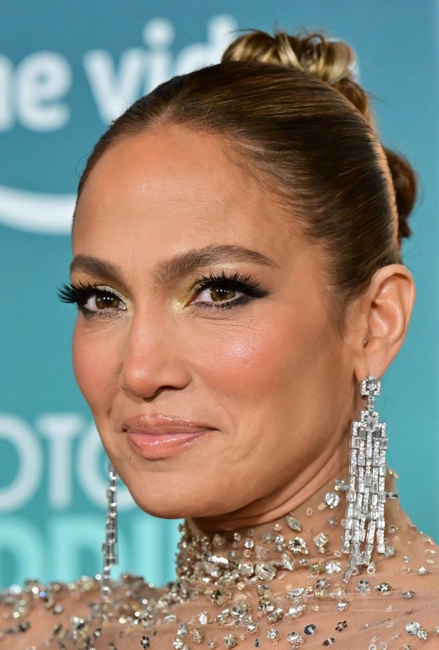 رسمات مكياج وتسريحة شعر إعتمديها بأسلوب جينيفر لوبيز