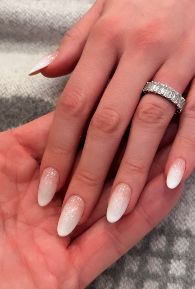 طلاء أظافر نيكولا آن بيلتز بيكهام بأنامل توم باشيك - الصورة من حسابه على إينستغرام