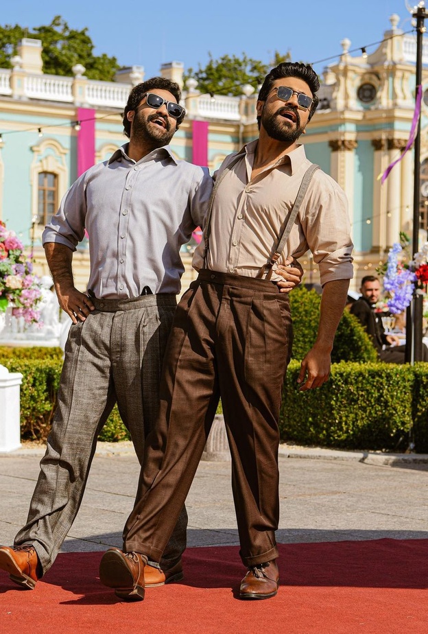 أبطال فيلم "RRR"  في أغنية "Naatu Naatu"