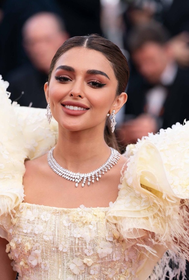 السعودية ألين سليمان ضمن قائمة أجمل 100 وجه في العالم ..إكتشفي أسرار إطلالاتها الجمالية