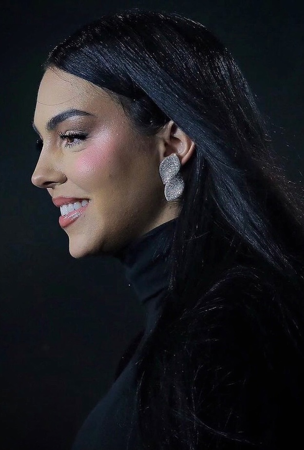 إطلالة مجوهرات جورجينا رودريغيز