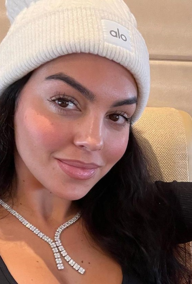 المكياج النيود سر جمال جورجينا رودريغز