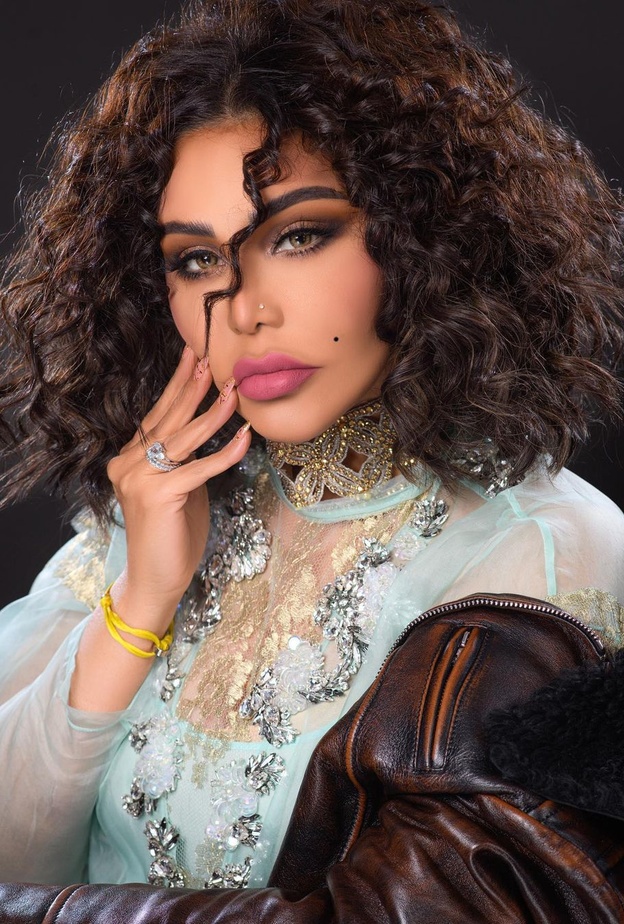 اتجاهات جمالية جريئة لتغيير إطلالتك مع العام الجديد بأسلوب الفنانة أحلام ..إليك ما اعتمدته