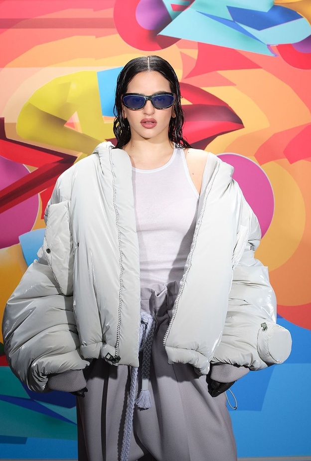 تصاميم Louis Vuitton الإبداعية على أنغام الدبكة... عرض أزياء مليء بالمفاجآت