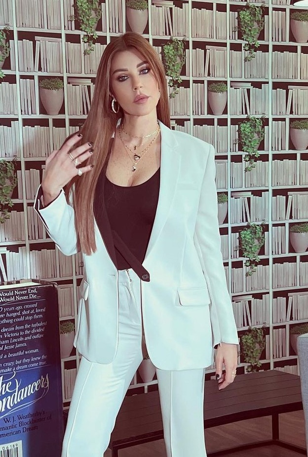 البدلة البيضاء اختيار النجمات في مختلف المناسبات